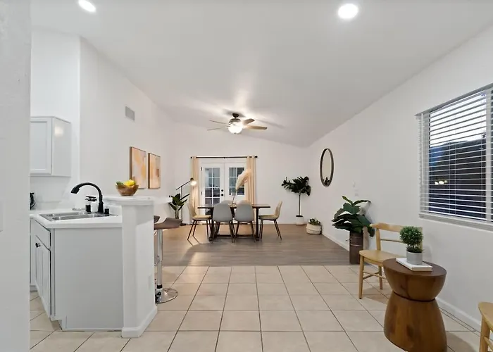 Holiday home 4 Bedroom Retreat In The Heart Of *