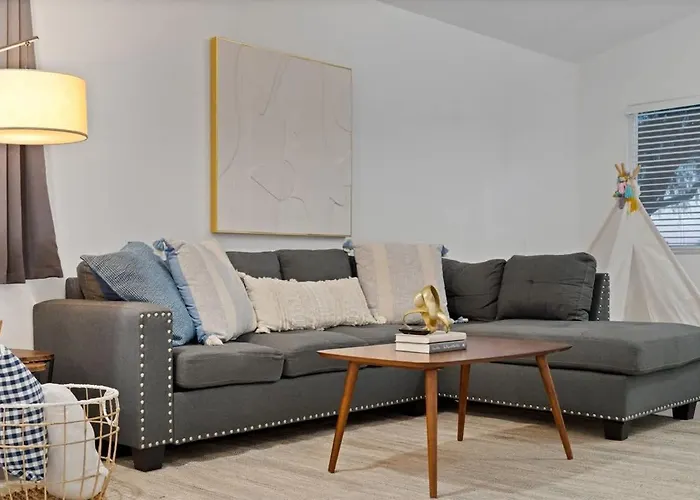 4 Bedroom Retreat In The Heart Of *