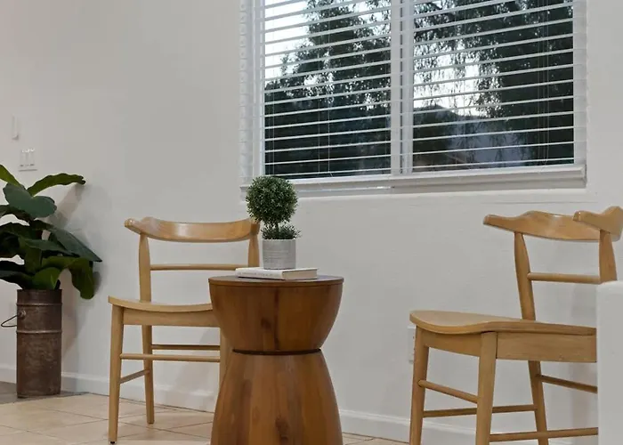 4 Bedroom Retreat In The Heart Of *