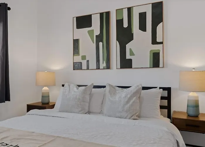 4 Bedroom Retreat In The Heart Of *