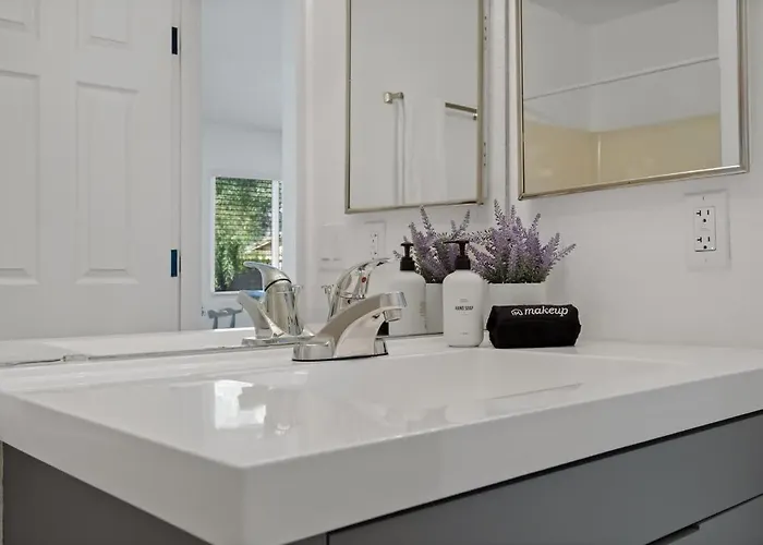 4 Bedroom Retreat In The Heart Of *